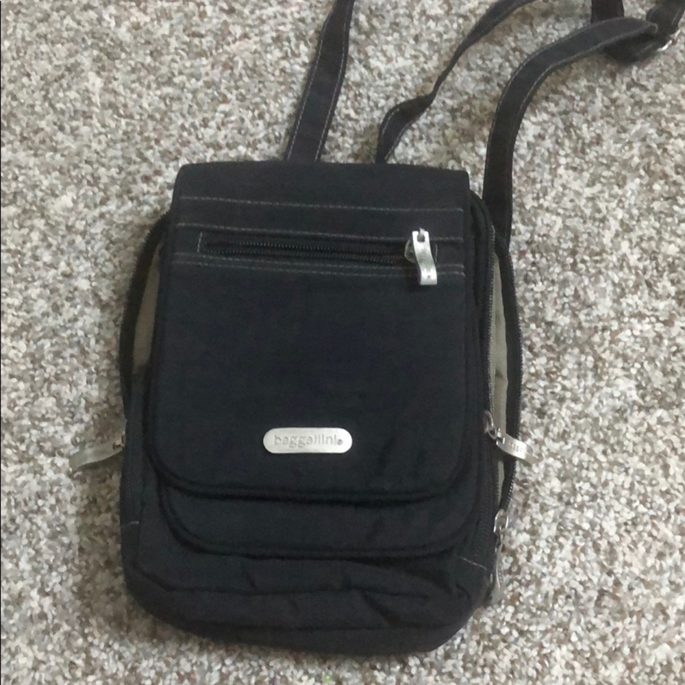 Baggalini cross body bag